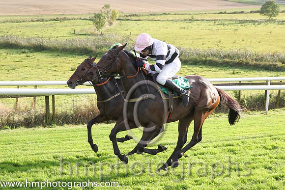 09th PU Zagnzig ( 8 , black  white hoops ) and N. Gault (7) - Trainer : W J Bryson - Owner : John Bryson
