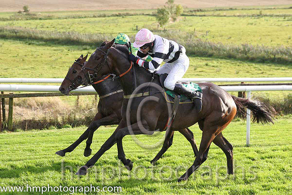 09th PU Zagnzig ( 8 , black  white hoops ) and N. Gault (7) - Trainer : W J Bryson - Owner : John Bryson