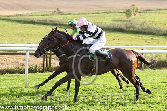 09th PU Zagnzig ( 8 , black  white hoops ) and N. Gault (7) - Trainer : W J Bryson - Owner : John Bryson