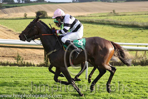 09th PU Zagnzig ( 8 , black  white hoops ) and N. Gault (7) - Trainer : W J Bryson - Owner : John Bryson