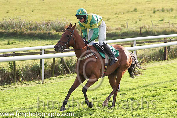10th Paddytheirishman ( 2 , emerald green, yellow cross sashes ) and P.J. Cawley (7) - Trainer : G.T.Lynch - Owner : Mrs Mary T.Kelly