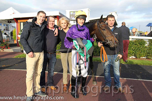 01st Whizzzey Rascal ( 10 , purple, yellow cap ) and F.Maguire (7) - Trainer : Miss Elizabeth Doyle - Owner : BK Racing Partnership