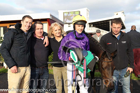 01st Whizzzey Rascal ( 10 , purple, yellow cap ) and F.Maguire (7) - Trainer : Miss Elizabeth Doyle - Owner : BK Racing Partnership