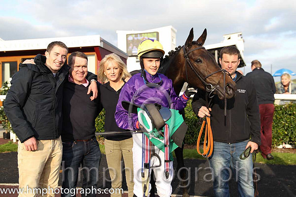 01st Whizzzey Rascal ( 10 , purple, yellow cap ) and F.Maguire (7) - Trainer : Miss Elizabeth Doyle - Owner : BK Racing Partnership