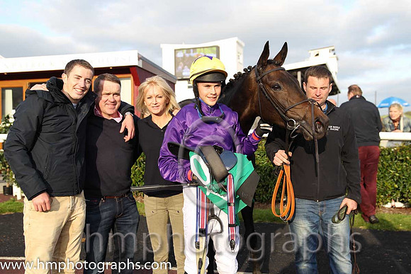 01st Whizzzey Rascal ( 10 , purple, yellow cap ) and F.Maguire (7) - Trainer : Miss Elizabeth Doyle - Owner : BK Racing Partnership