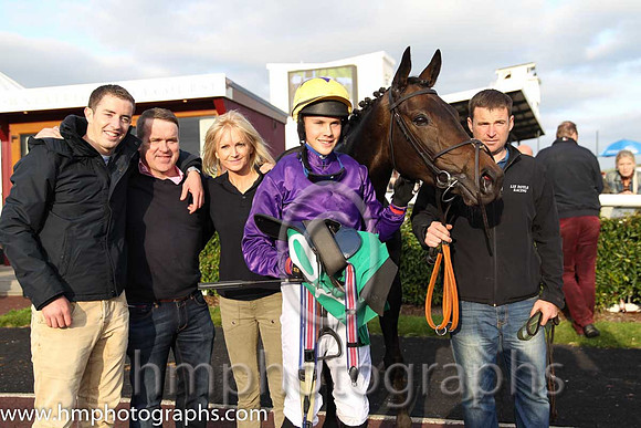 01st Whizzzey Rascal ( 10 , purple, yellow cap ) and F.Maguire (7) - Trainer : Miss Elizabeth Doyle - Owner : BK Racing Partnership