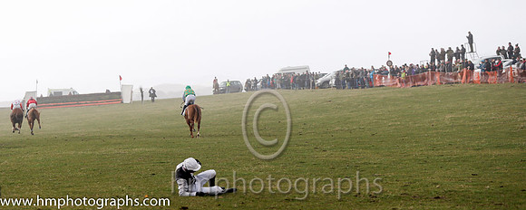 07th UR Ballycross ( 2 )  Derek O'Connor - Trainer: Colin S McKeever - black  white qtrd