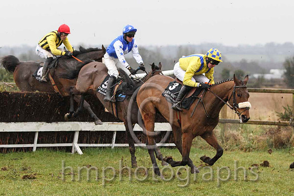 08 Its all Hush Hush & Andrew J McNamara - 8th (4, black and yellow stripes)  , 04 Narima & M Darcy - 4th (9,04 & 05 Imperial Breeze & Graham Watters - 5th (3, yellow, royal blue braces) - FT8E2337-12