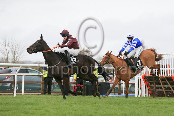 1 Western Comandor (15 ,maroon, large white spots ), Jockey - L Quinlan ,Trainer - J P Ryan