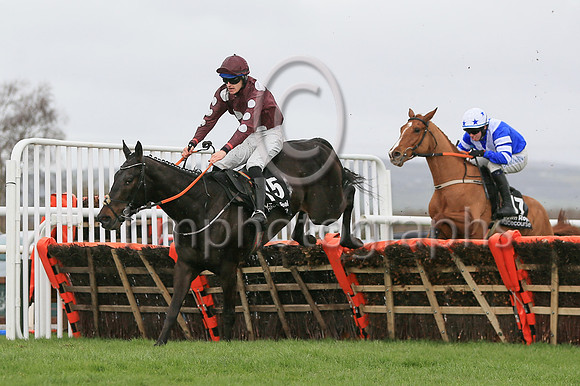 1 Western Comandor (15 ,maroon, large white spots ), Jockey - L Quinlan ,Trainer - J P Ryan