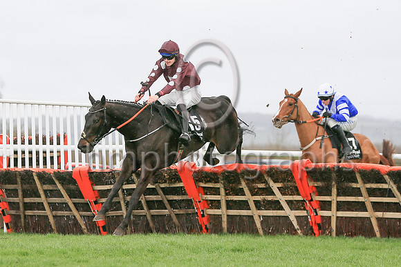 1 Western Comandor (15 ,maroon, large white spots ), Jockey - L Quinlan ,Trainer - J P Ryan