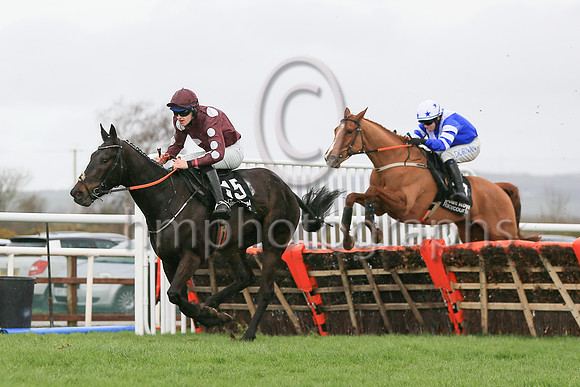 1 Western Comandor (15 ,maroon, large white spots ), Jockey - L Quinlan ,Trainer - J P Ryan