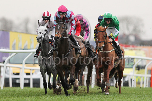 1 Cuta Des As (2 ,maroon and light blue diamonds ), Jockey - Mr Pat Taaffe ,Trainer - W P Mullins