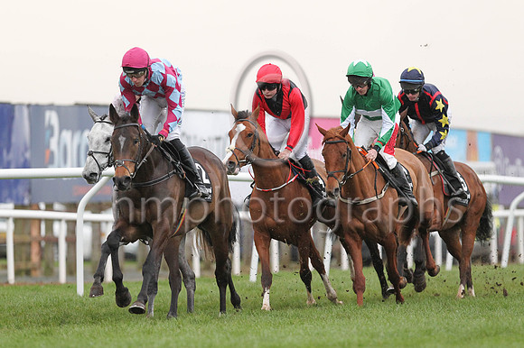 1 Cuta Des As (2 ,maroon and light blue diamonds ), Jockey - Mr Pat Taaffe ,Trainer - W P Mullins