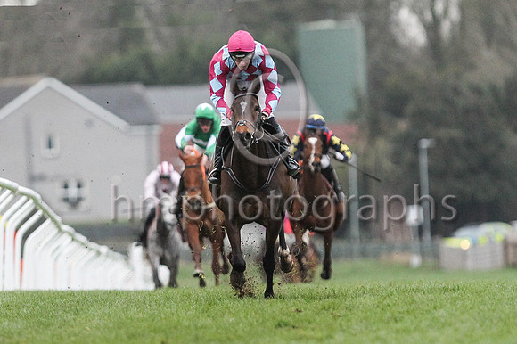 1 Cuta Des As (2 ,maroon and light blue diamonds ), Jockey - Mr Pat Taaffe ,Trainer - W P Mullins