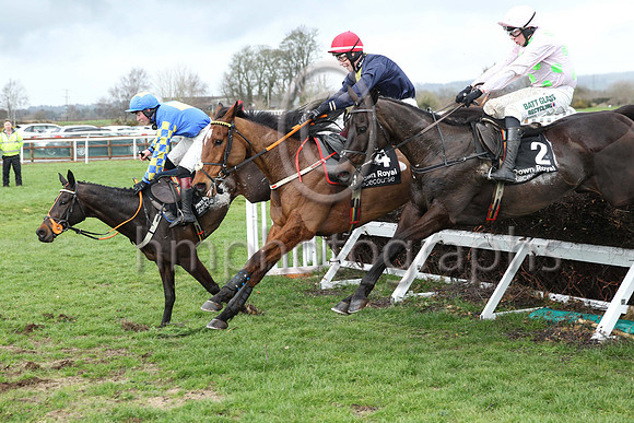 1 Longhouse Poet (4 ,dark blue, yellow panel ), Jockey - J J Slevin ,Trainer - M Brassil