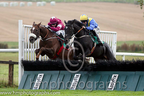 01st Altiepix (FR) ( 1 , maroon, white hoop ) and B.J. Cooper - Trainer : Gordon Elliott - Owner : Gigginstown House Stud