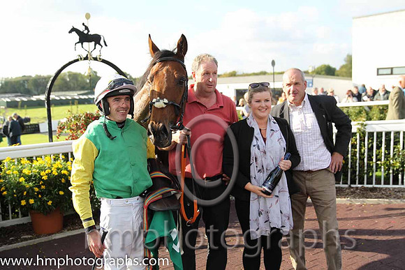 01st Sarwistan ( 5 , green, yellow sleeves ) and R. Walsh - Trainer : A.J.Martin - Owner : John Breslin