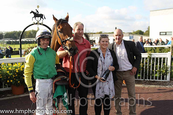 01st Sarwistan ( 5 , green, yellow sleeves ) and R. Walsh - Trainer : A.J.Martin - Owner : John Breslin