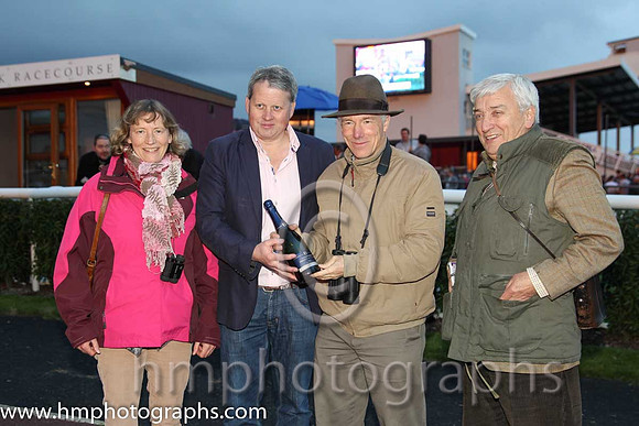 01st Concience ( 9 , dark blue and yellow qtrd ) and J.P. Dowling (7) - Trainer : Desmond McDonogh - Owner : P.E.I.Newell