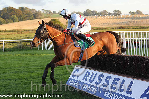 01st The Mooch ( 4 , light blue and maroon hoops ) and Donagh Meyler (7) - Trainer : Paul Nolan - Owner : R.G. English - FT8E0470