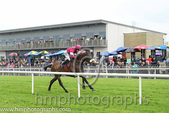 01 Officer Cadet & Ms N Carberry - winners (8, maroon, white star) - CU2D1847-28