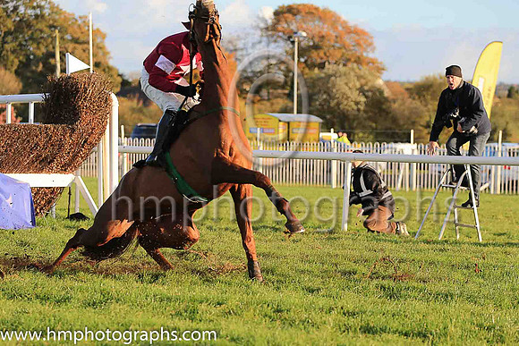 06th Net D'ecosse and Paul Townend ( 5 , maroon, white star, blue cap) Trainer - N Meade , Owner - Gigginstown House Stud