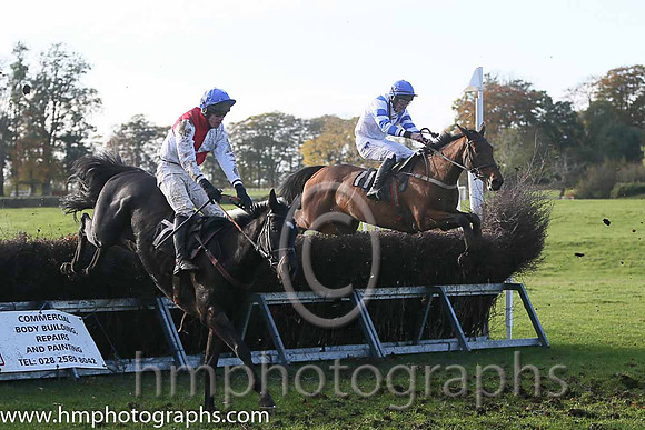 03rd Suzy'S Music and B G Crawford ( 11 , WHITE,royal blue chevron; white,royal blue armlet sleeves; white  royal blue qtd cap ) Trainer: S.R.B. Crawford,, Owner : Roy McGaw