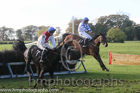04th Lucky Buttons and D O'Connor ( 7 , RED  WHITE QTD; white sleeves; blue cap,white star ) Trainer: Graham McKeever,, Owner : Ballynure Old Boys Racing Syndicate