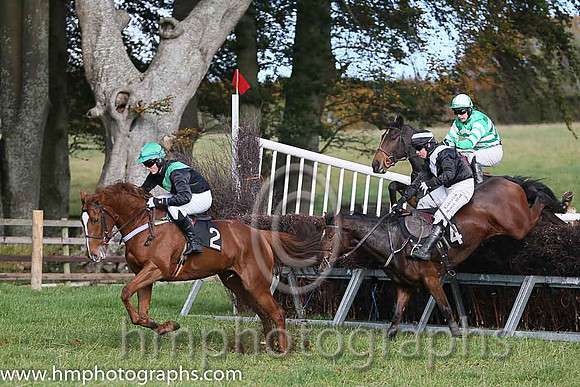 Bulabus and M J O'Hare ( 1 , GREEN,white chevrons; green,white chevrons sleeves; green  white qtd cap ) Trainer: Liam Lennon,, Owner : Raymond P. Murphy