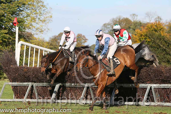 Clondaw Frisby and M J O'Hare ( 5 , PINK; blue, plain sleeves; pink  blue striped cap ) Trainer: J.G. Cosgrave,, Owner : Carnglave Racing