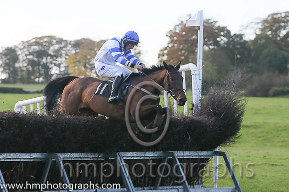 03rd Suzy'S Music and B G Crawford ( 11 , WHITE,royal blue chevron; white,royal blue armlet sleeves; white  royal blue qtd cap ) Trainer: S.R.B. Crawford,, Owner : Roy McGaw