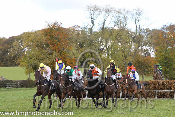 Reigning Supreme and M J O'Hare ( 7 , PINK  YELLOW CHECK; pink sleeves; yellow cap ) Trainer: Warren Ewing,, Owner : Warren Ewing