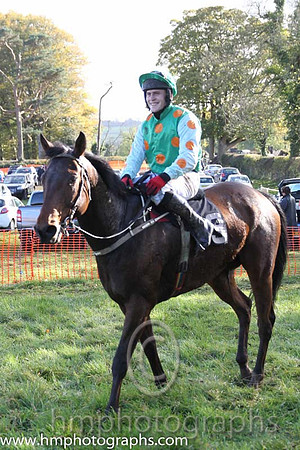 01st A Bold Move and R James ( 3 , EMERALD GREEN,orange spots; white,orange spots sleeves; emerald green cap ) Trainer: Donnchadh Doyle,, Owner : Monbeg Syndicate