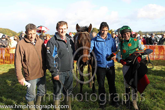 01st A Bold Move and R James ( 3 , EMERALD GREEN,orange spots; white,orange spots sleeves; emerald green cap ) Trainer: Donnchadh Doyle,, Owner : Monbeg Syndicate