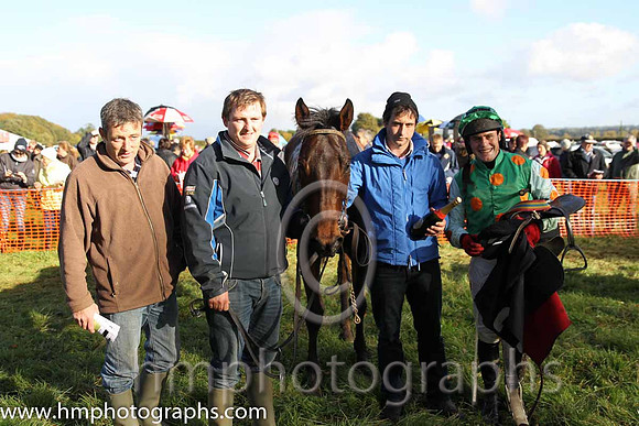 01st A Bold Move and R James ( 3 , EMERALD GREEN,orange spots; white,orange spots sleeves; emerald green cap ) Trainer: Donnchadh Doyle,, Owner : Monbeg Syndicate