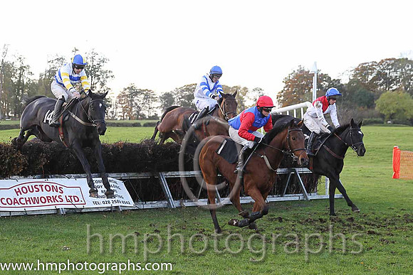 03rd Suzy'S Music and B G Crawford ( 11 , WHITE,royal blue chevron; white,royal blue armlet sleeves; white  royal blue qtd cap ) Trainer: S.R.B. Crawford,, Owner : Roy McGaw
