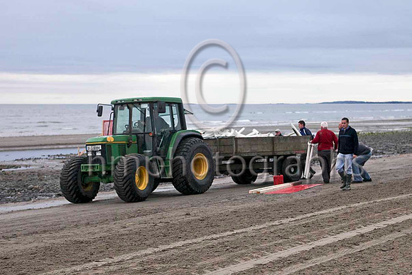 Laytown Races 2011 - Clearing up! -IMG_9574-e2