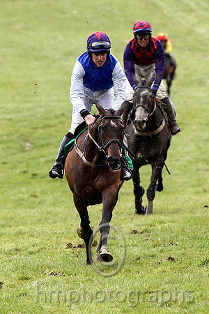 R3 - One Decent Dollar & B G Crawford - winner  (14, royal blue , white plain sleeves) -  FT8E4844-e2b