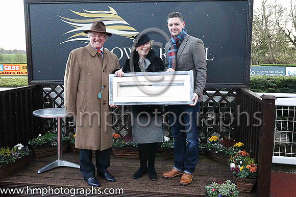01st Runfordave and Mr L J McGuinness ( 6 , dark blue, yellow diamond ) Trainer - G Elliott , Owner - Mrs P Sloan