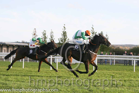 01st Knockanarrigan ( 6 , white, green sash ) and B. Hayes - Trainer : Ms. Sandra Hughes - Owner : Neville Eager