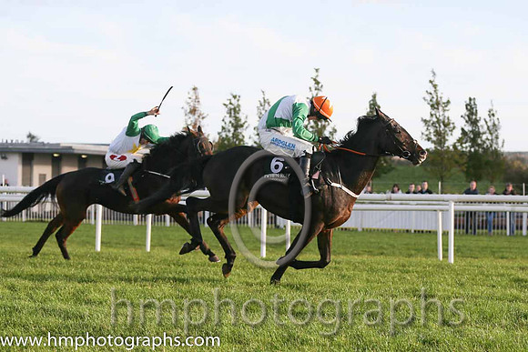 01st Knockanarrigan ( 6 , white, green sash ) and B. Hayes - Trainer : Ms. Sandra Hughes - Owner : Neville Eager
