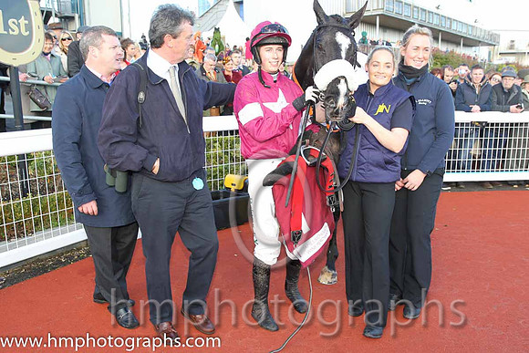 01st Don Cossack (GER) ( 1 , maroon, white hoop ) and B.J. Cooper - Trainer : Gordon Elliott - Owner : Gigginstown House Stud