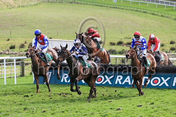 1 Soldaro (5 ,dark blue and white check ), Jockey - S W Flanagan ,Trainer - G P Cromwell