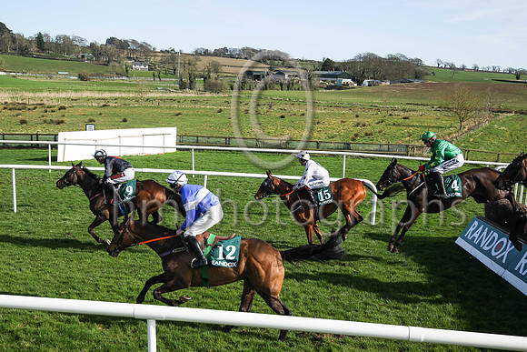 1 Malina Girl (4 ,emerald green, yellow stars on sleeves ), Jockey - K M Donoghue ,Trainer - G P Cromwell