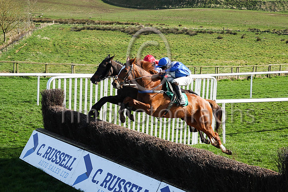 1 Indie Belle (4 ,royal blue and white diabolo ), Jockey - A P Kelly ,Trainer - Robert Widger