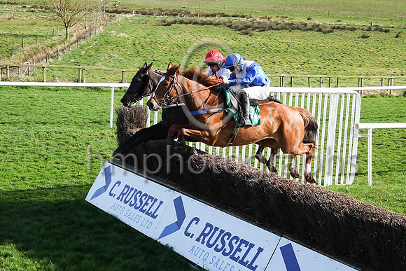 1 Indie Belle (4 ,royal blue and white diabolo ), Jockey - A P Kelly ,Trainer - Robert Widger