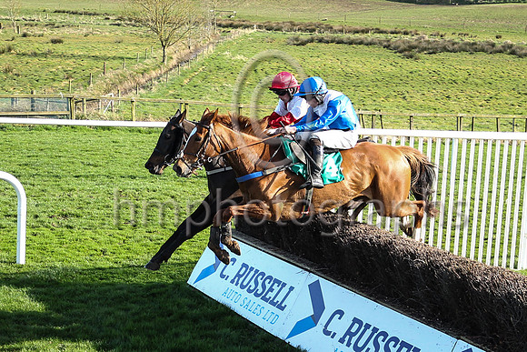 1 Indie Belle (4 ,royal blue and white diabolo ), Jockey - A P Kelly ,Trainer - Robert Widger