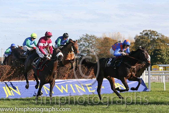 01st Ptit Zig (FR) ( 2 , pink, three mauve spots ) and Sam Twiston- Davies - Trainer : Paul Nicholls (in GB) - Owner : Barry Fulton, Chris Giles  Richard Webb
