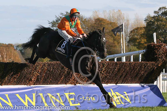 08th PU Sir Vinnie ( 8 , orange, green chevron ) and A.E. Lynch - Trainer : R. K. Watson - Owner : Mrs H-L Watson